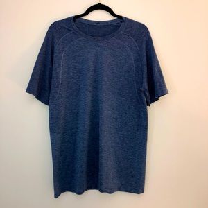 Mens Lululemon athletic shirt “Live in practice” size L color dark blue